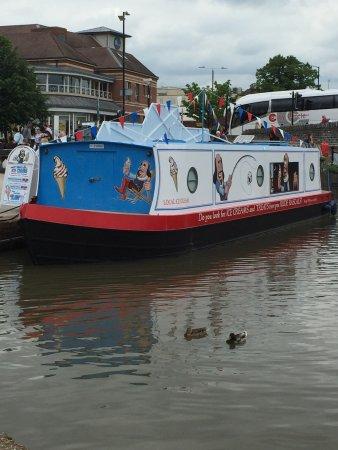 Shakee's Ice Cream Boat